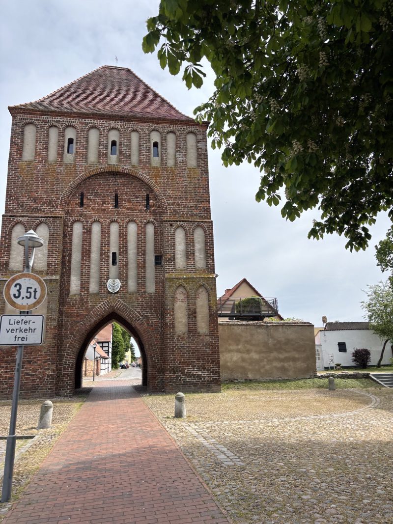 Anklam 的紅磚城門。