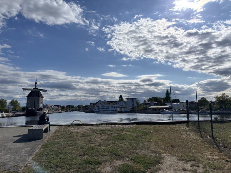 Ueckermünde 港口的木造帆船。
