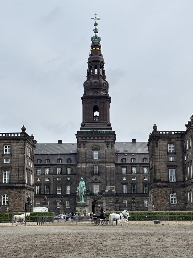 Christiansborg 宮。