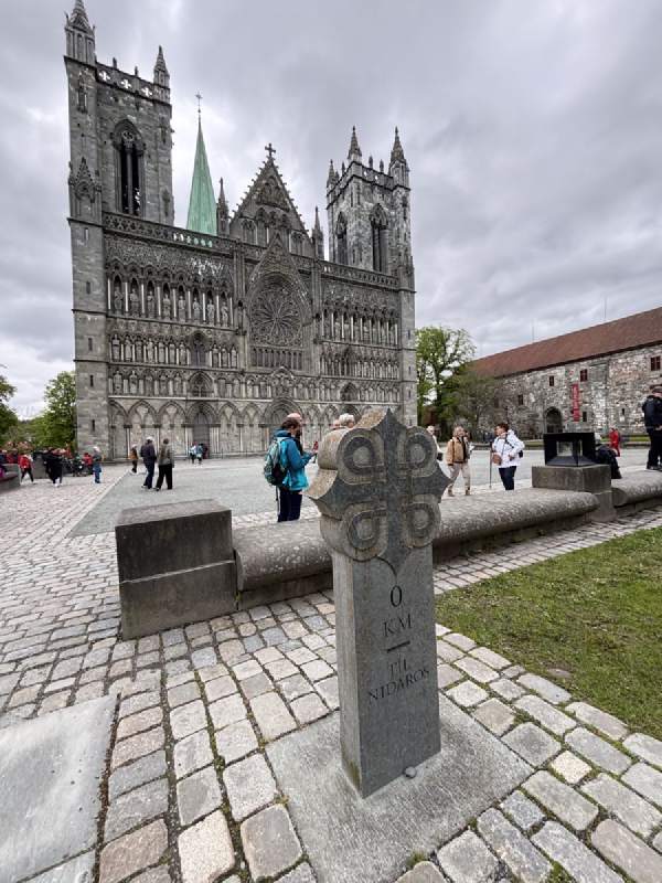 2025 歐洲十國——第十站 特隆赫姆 Trondheim:快船抵達,走進 Nidaros 大教堂,領到挪威朝聖證書