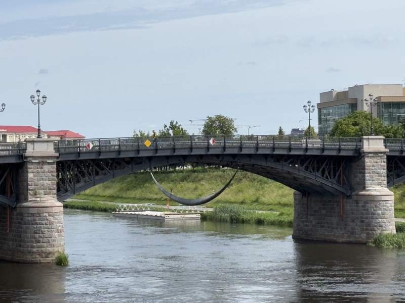 跨過 Neris 河的老石橋。
