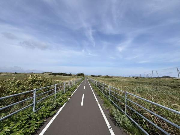 【利尻島單車環島】連日本人、台灣人都很少去的最北離島:利尻富士一路相伴的自行車道、白い恋人の丘、オタトマリ沼|搭國內線帶單車飛回新千歲(2025 北海道・第 3 站)