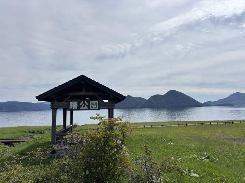 11:32,湖邊的涼亭。