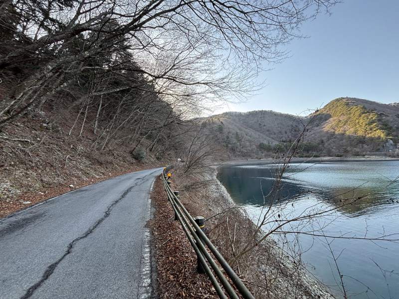 15:58,本栖湖邊的小路。