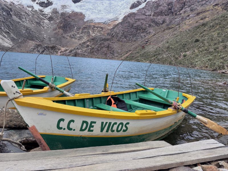 「C.C. DE VICOS」,Vicos 村的船。