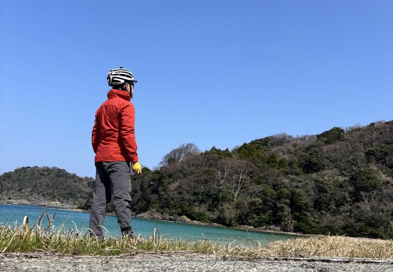 同一個海灣邊,停下來看一會兒海。