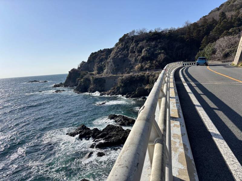 往日御碕方向的海岸公路。
